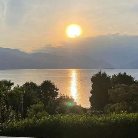 The House On The 公寓 *