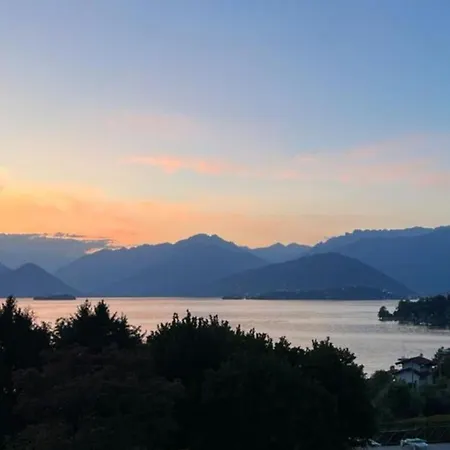 公寓 The House On The *